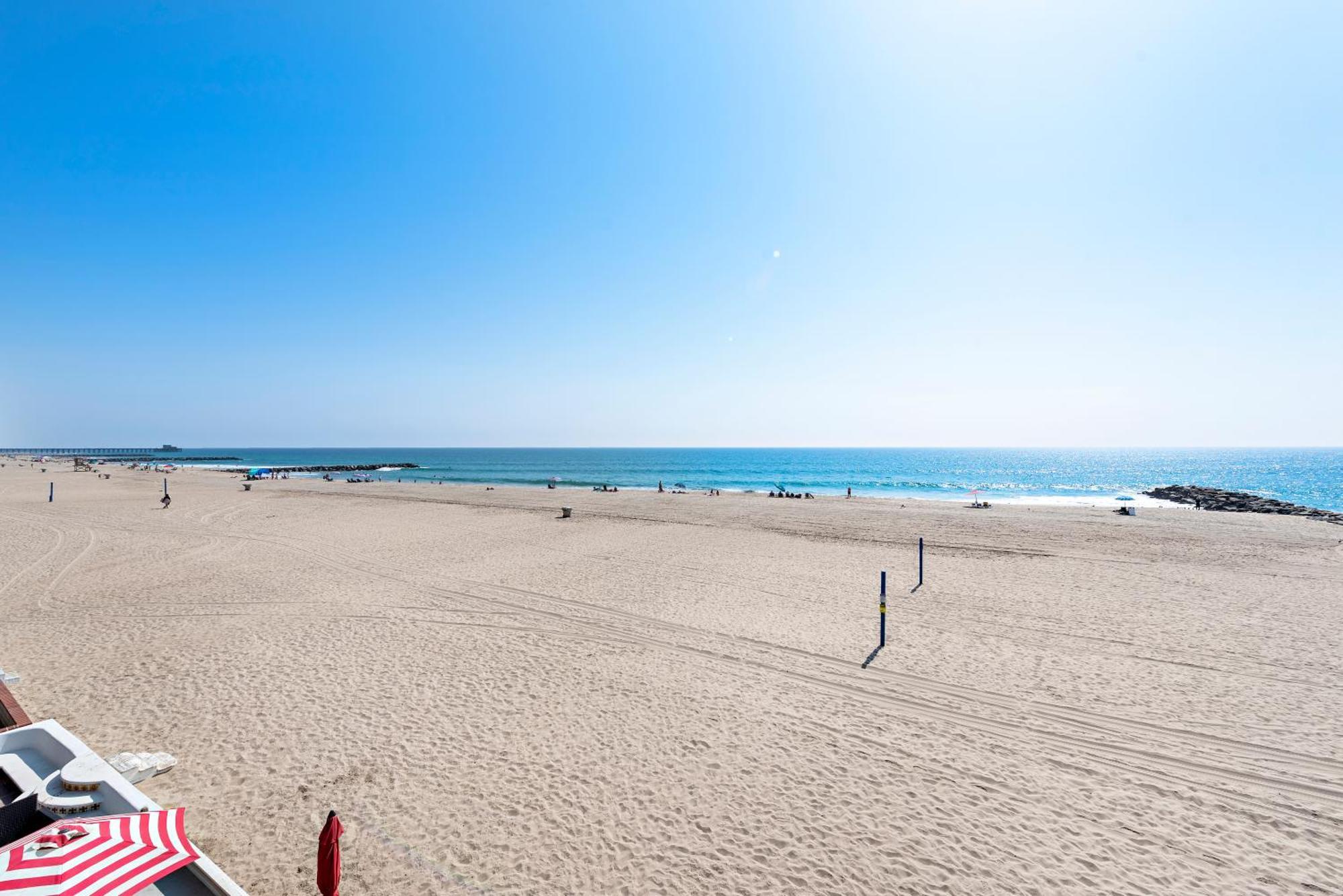 3 Story Oceanfront Home With Jacuzzi In Newport Beach On The Sand! Exterior photo