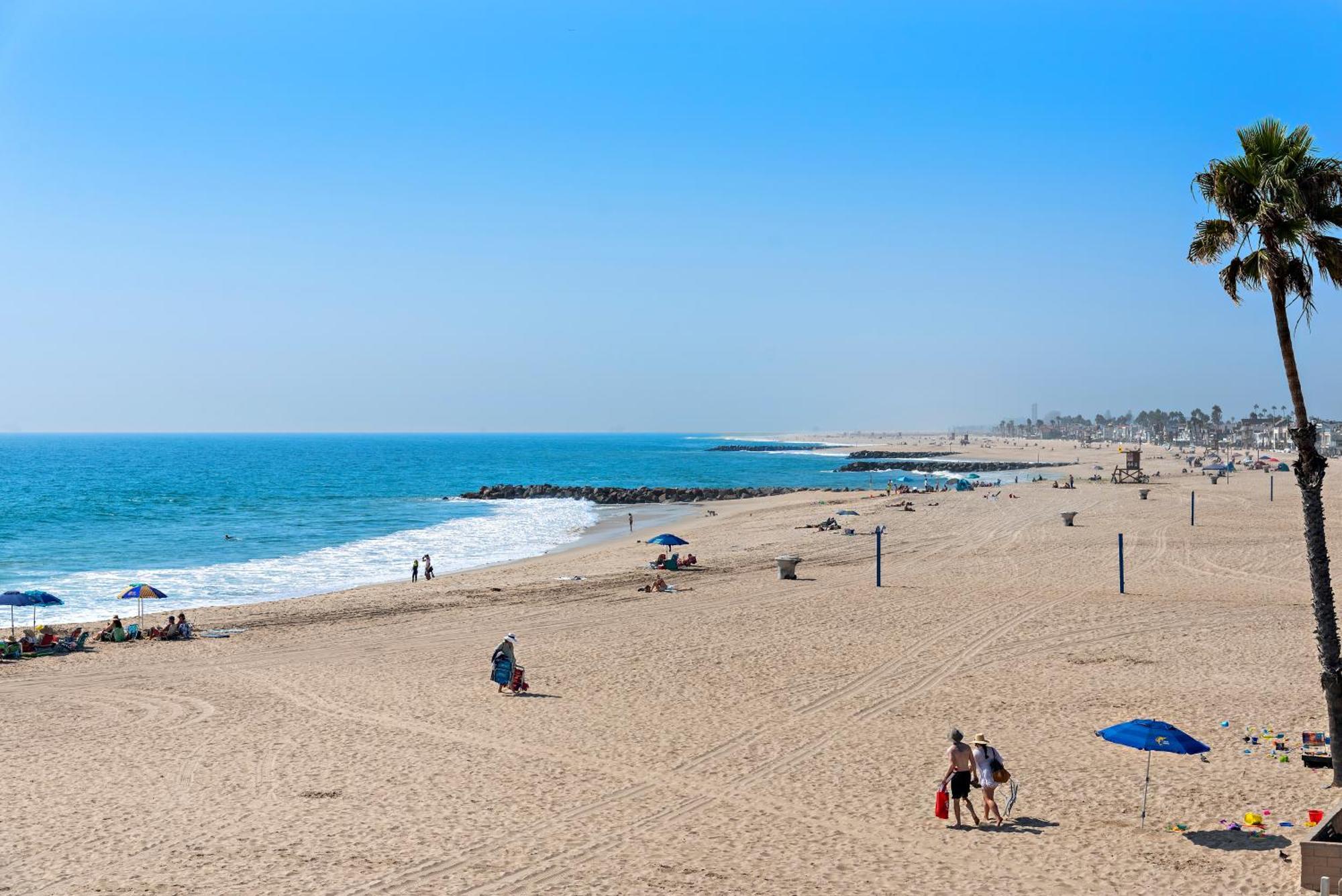 3 Story Oceanfront Home With Jacuzzi In Newport Beach On The Sand! Exterior photo