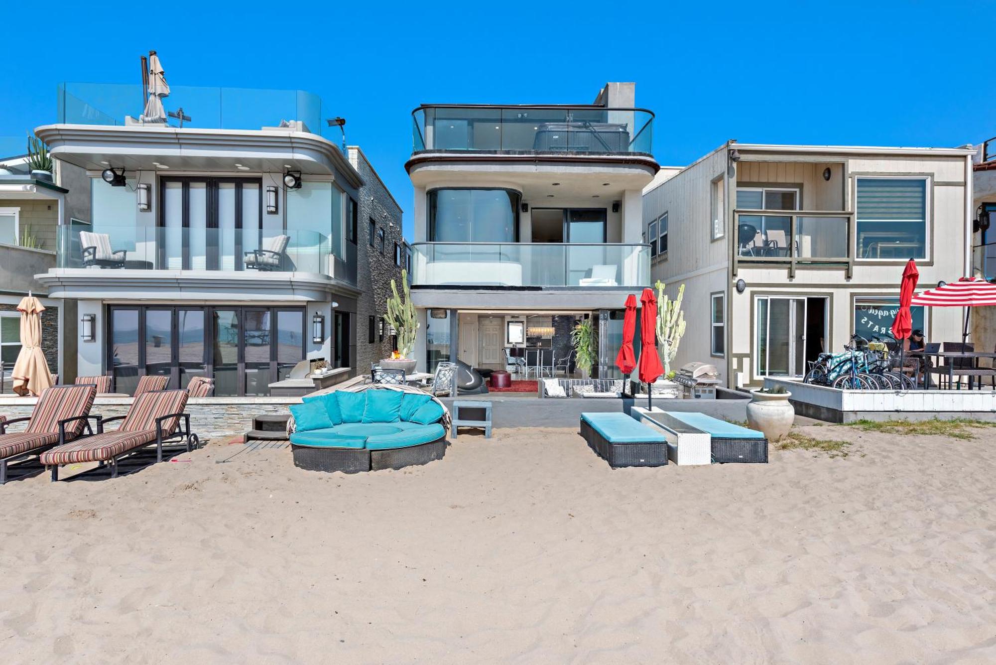 3 Story Oceanfront Home With Jacuzzi In Newport Beach On The Sand! Exterior photo