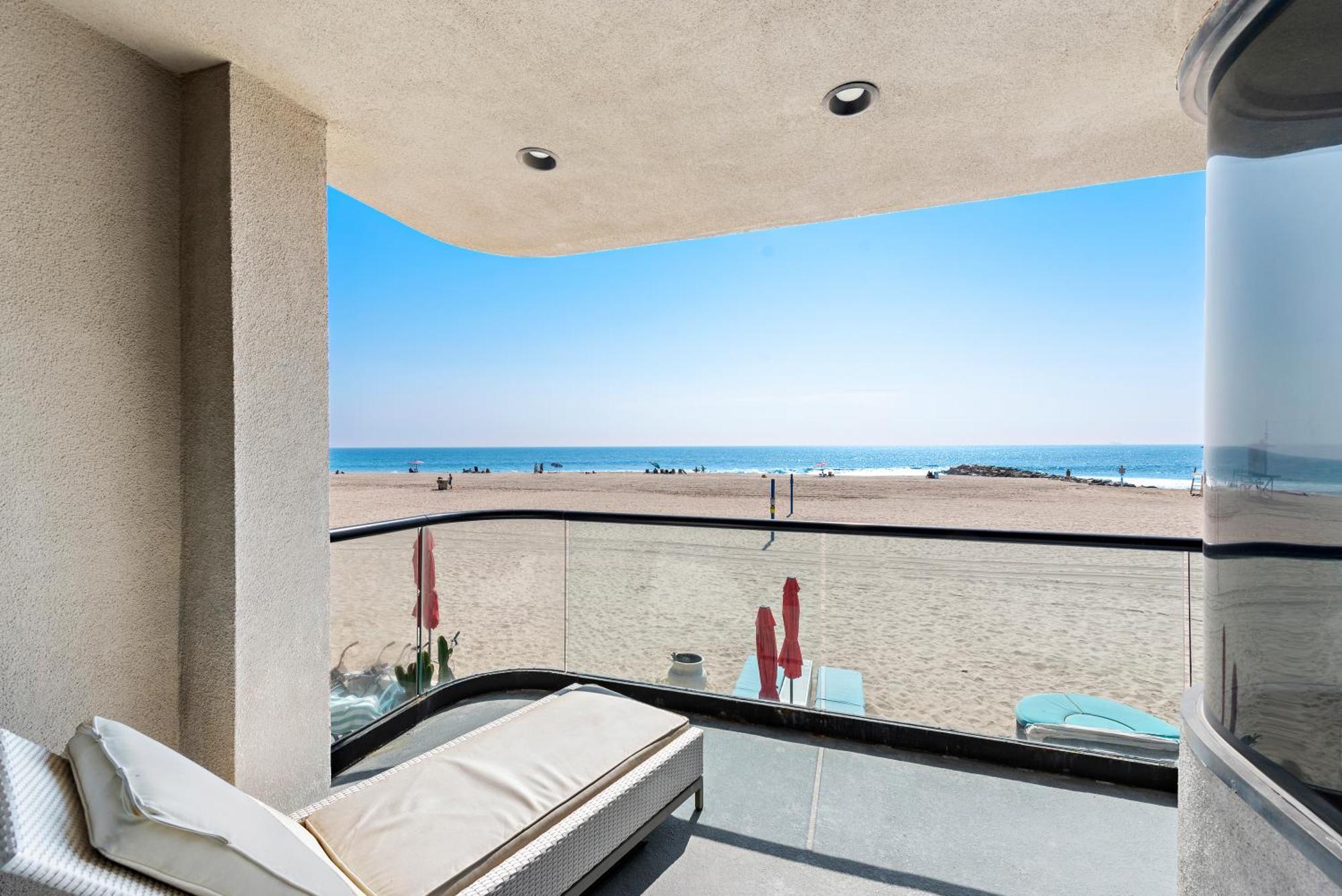 3 Story Oceanfront Home With Jacuzzi In Newport Beach On The Sand! Exterior photo