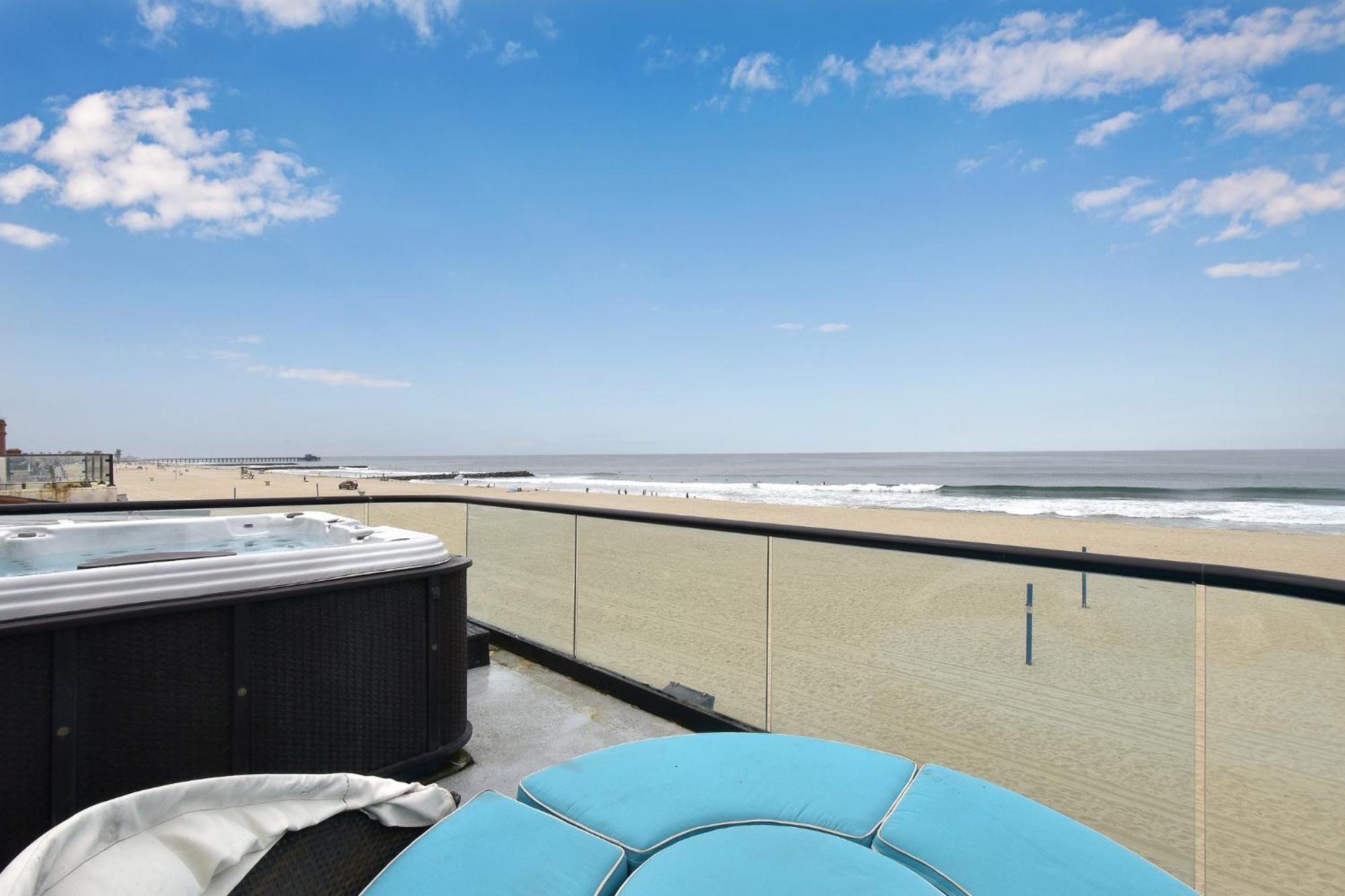 3 Story Oceanfront Home With Jacuzzi In Newport Beach On The Sand! Exterior photo